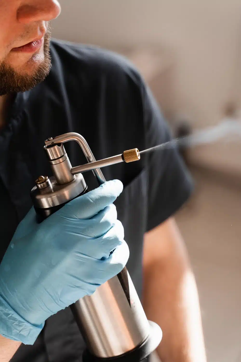Cryosurgery doctor at H.U.M. Clinic