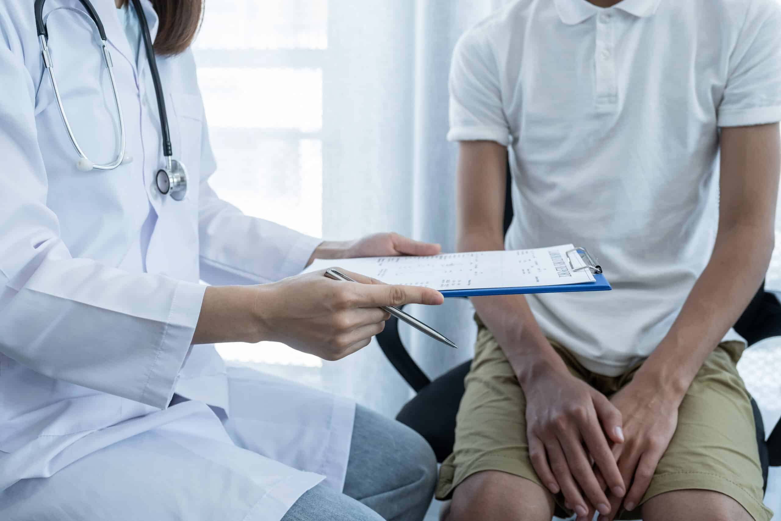 Doctor consulting a patient about genital wart cryotherapy treatment at a sexual health clinic in Bangkok