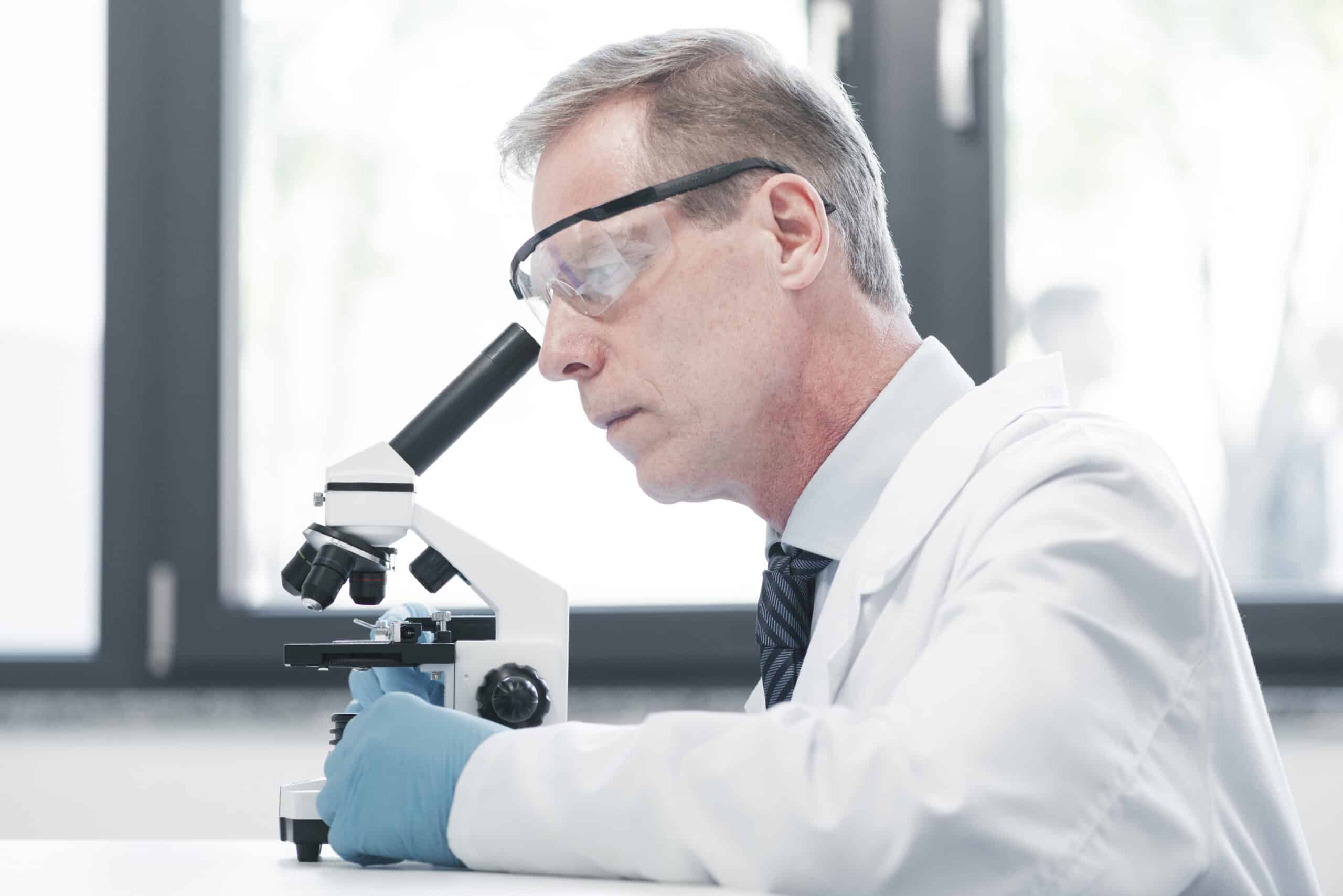 Specialist doctor analyzing stem cells under microscope at H.U.M. Clinic