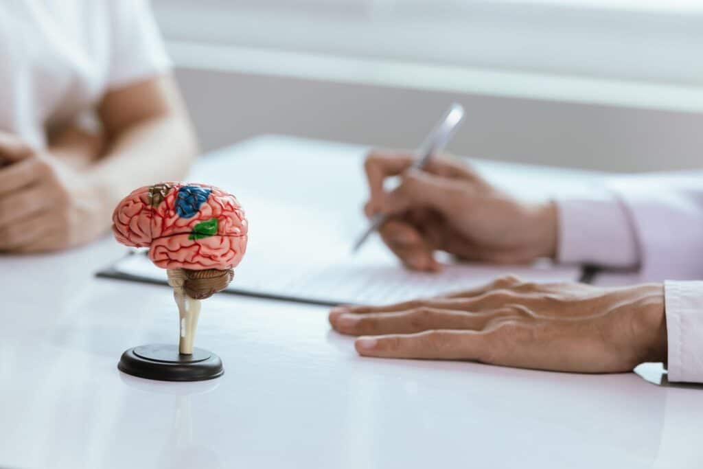 Doctor discussing brain fog treatment options with a patient at a clinic.