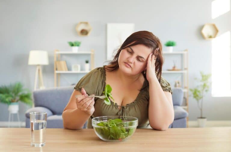 Woman reluctantly back to eating salad after the yo-yo effect returns
