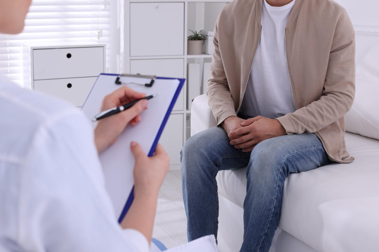 doctor reviewing syphilis symptoms with a patient during a clinic consultation in Bangkok