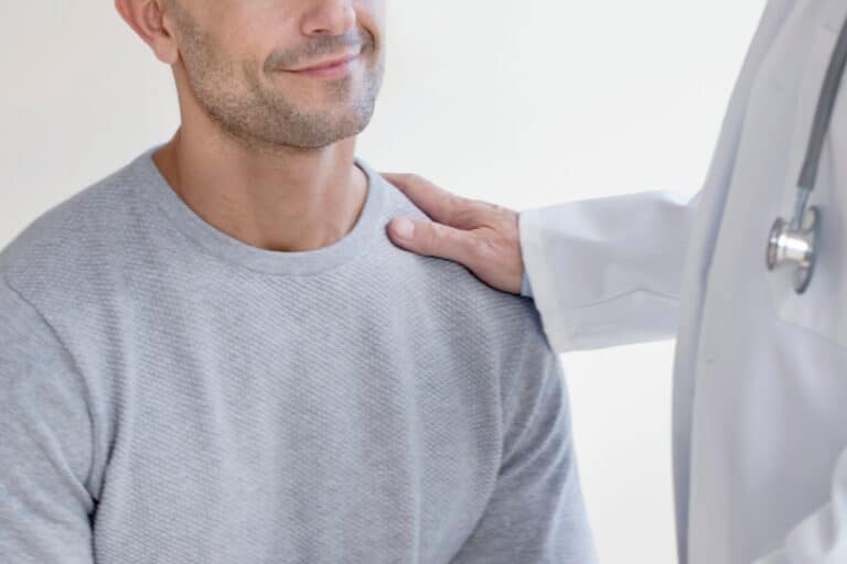 Describe an adult male discussing a gynecomastia concern with a doctor in a modern Bangkok clinic, without implying a confirmed diagnosis or medication sale.