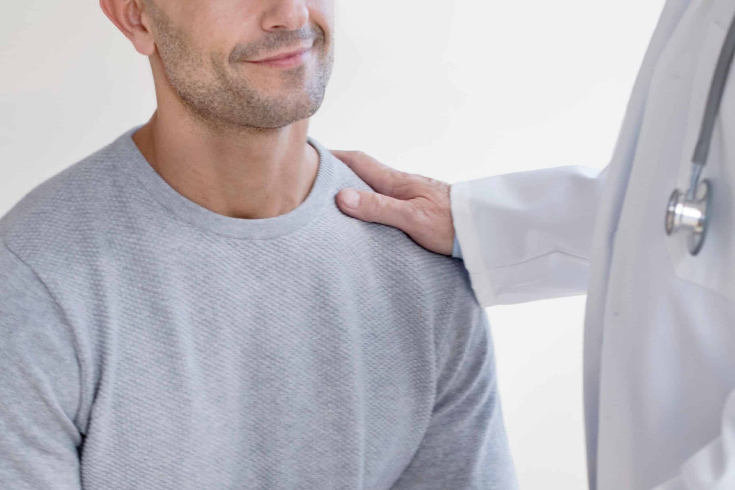 Describe an adult male discussing a gynecomastia concern with a doctor in a modern Bangkok clinic, without implying a confirmed diagnosis or medication sale.